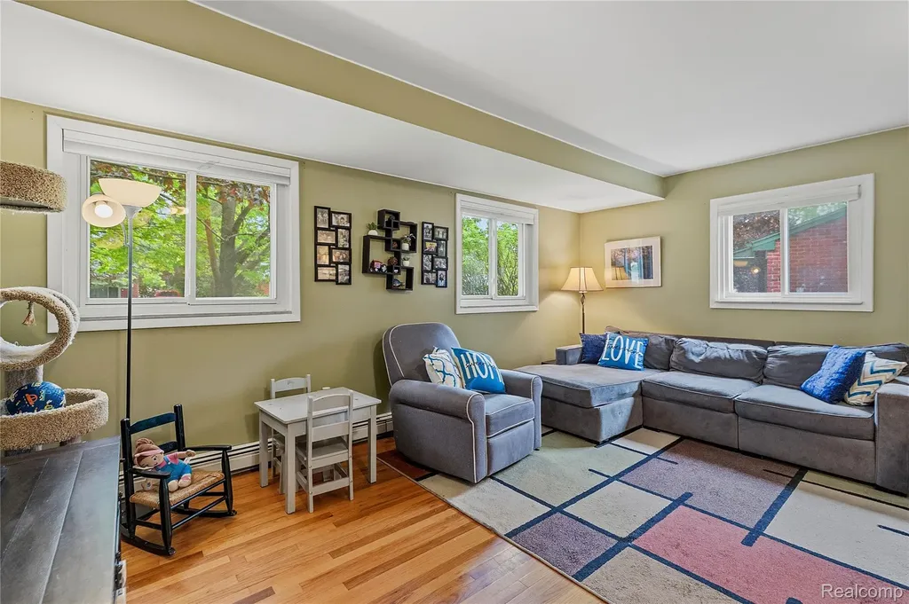 47735 Jeffry Shelby Charter Township MI 48317