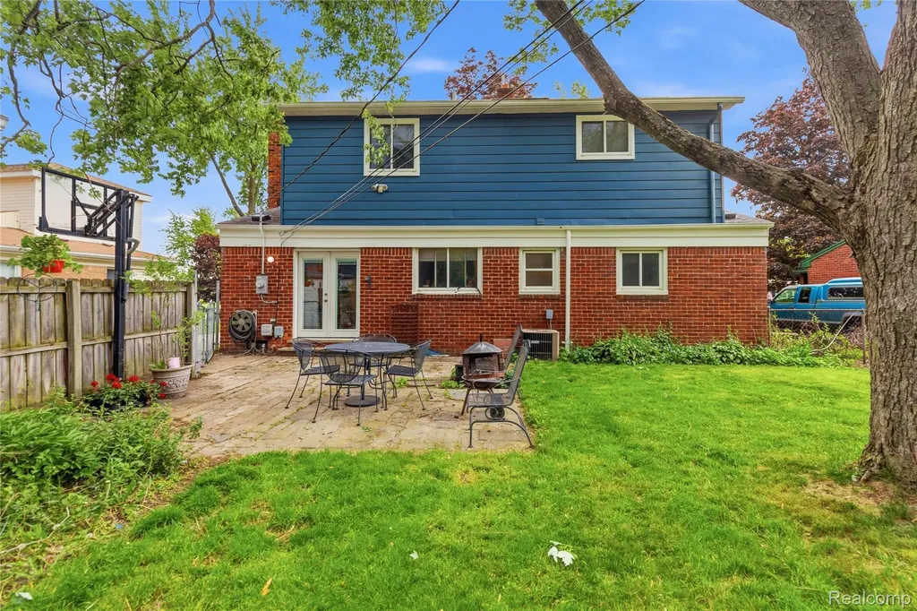 47735 Jeffry Shelby Charter Township MI 48317