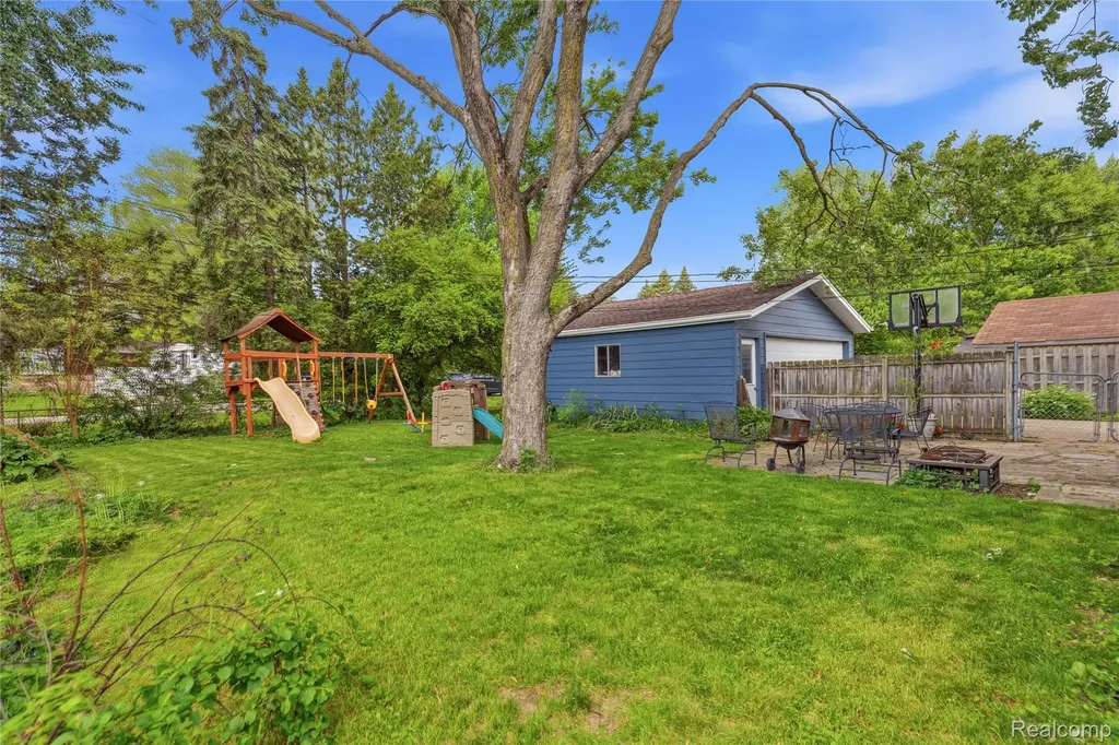 47735 Jeffry Shelby Charter Township MI 48317