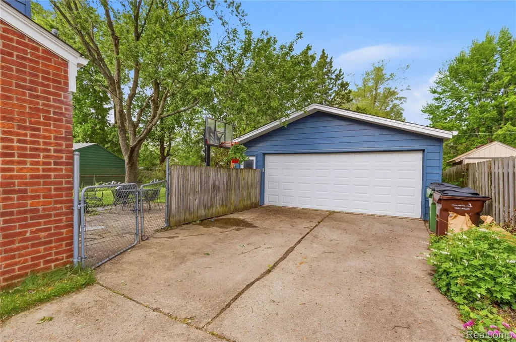 47735 Jeffry Shelby Charter Township MI 48317