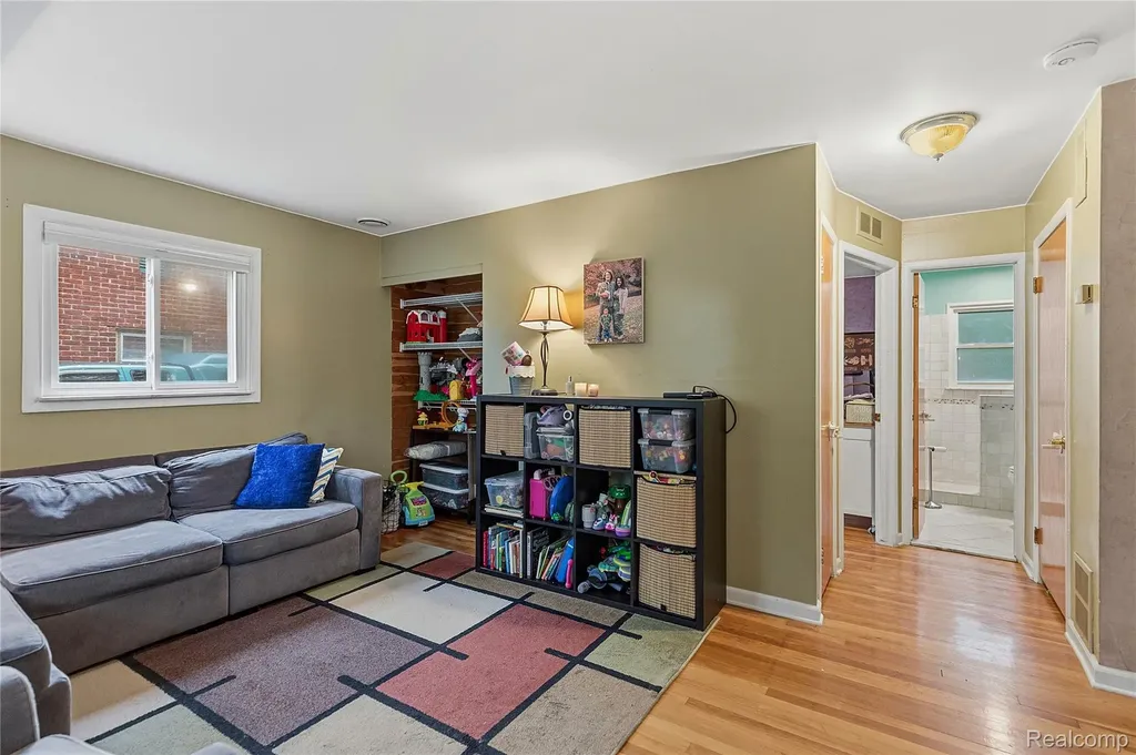 47735 Jeffry Shelby Charter Township MI 48317