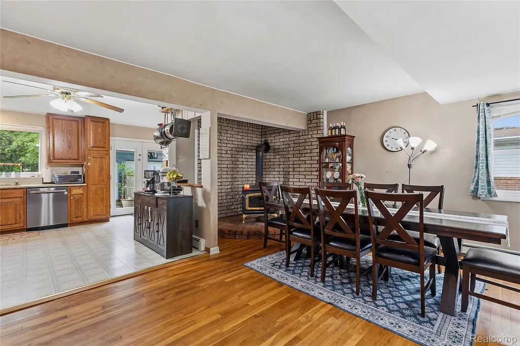 47735 Jeffry Shelby Charter Township MI 48317