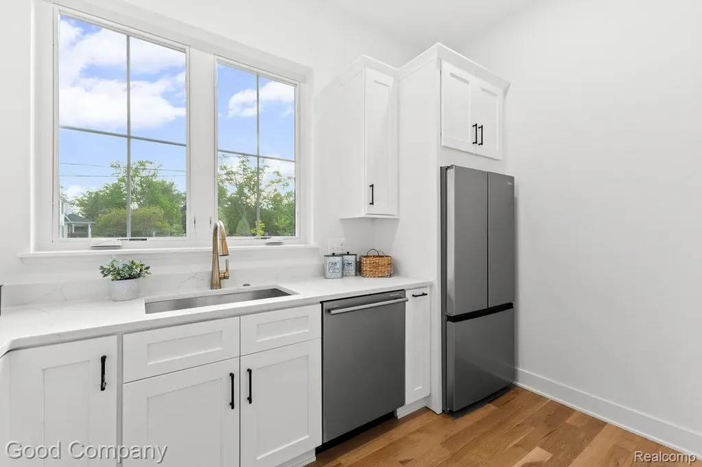 1231 Woodsboro Drive Royal Oak City MI 48067