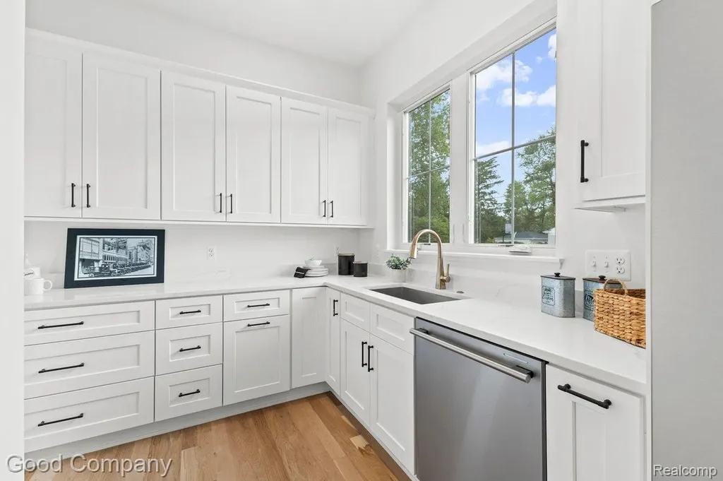 1231 Woodsboro Drive Royal Oak City MI 48067