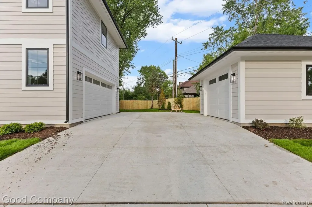 1231 Woodsboro Drive Royal Oak City MI 48067