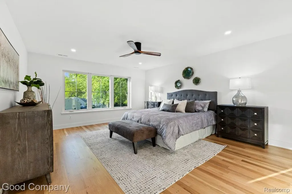 1231 Woodsboro Drive Royal Oak City MI 48067