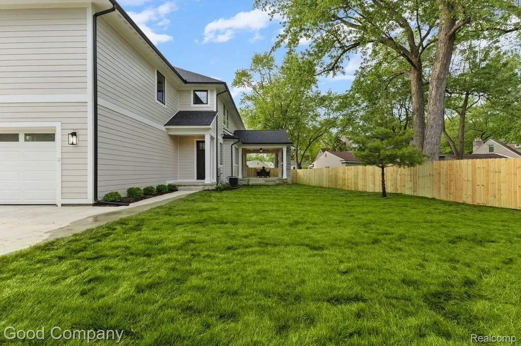1231 Woodsboro Drive Royal Oak City MI 48067