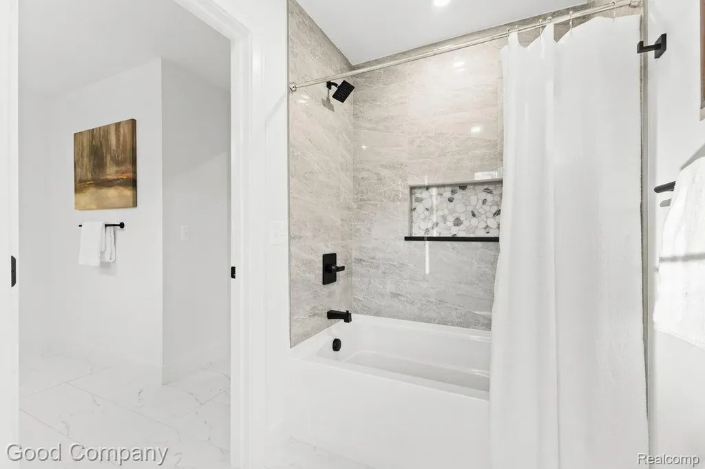 1231 Woodsboro Drive Royal Oak City MI 48067