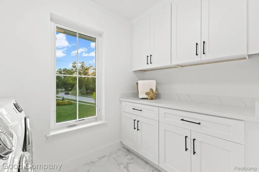 1231 Woodsboro Drive Royal Oak City MI 48067