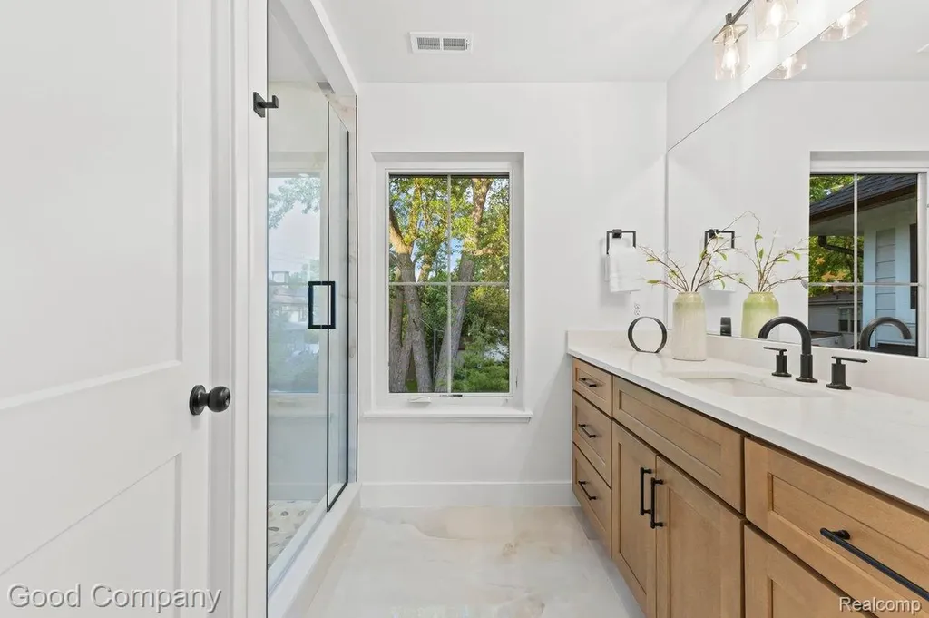 1231 Woodsboro Drive Royal Oak City MI 48067