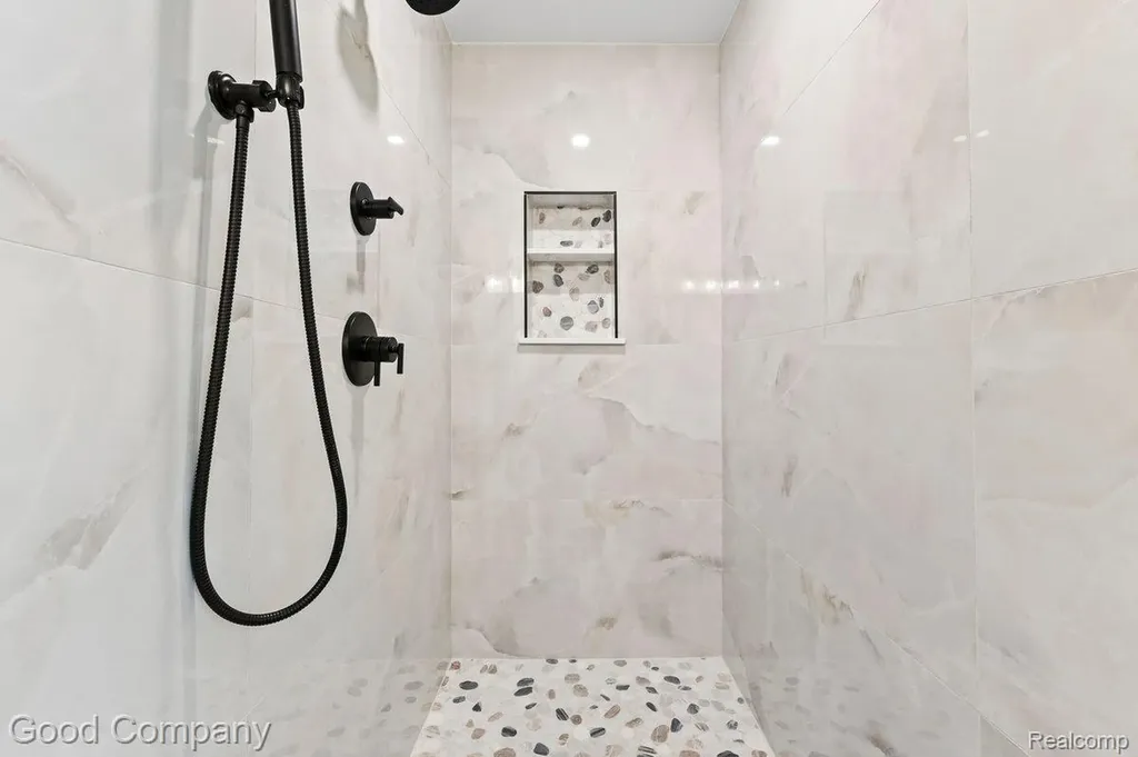 1231 Woodsboro Drive Royal Oak City MI 48067