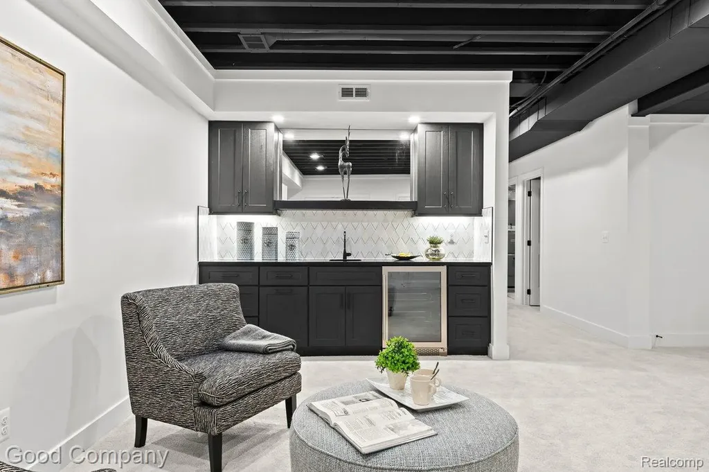 1231 Woodsboro Drive Royal Oak City MI 48067