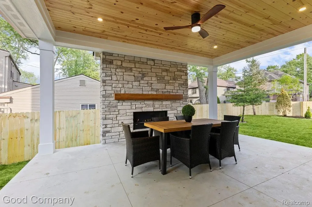 1231 Woodsboro Drive Royal Oak City MI 48067