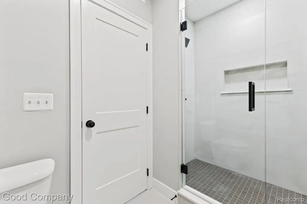 1231 Woodsboro Drive Royal Oak City MI 48067