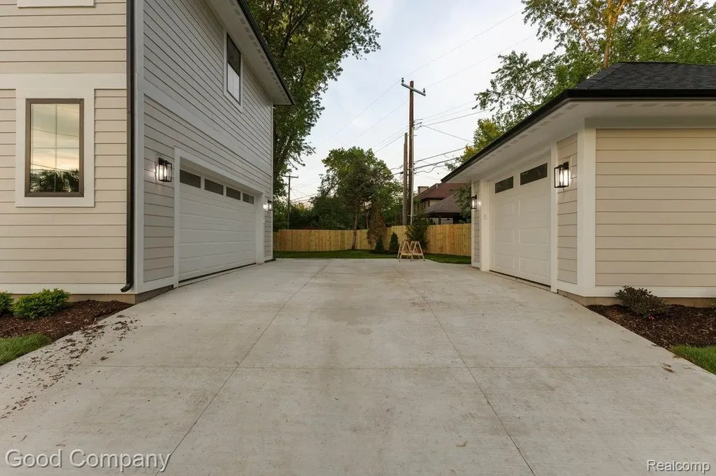 1231 Woodsboro Drive Royal Oak City MI 48067
