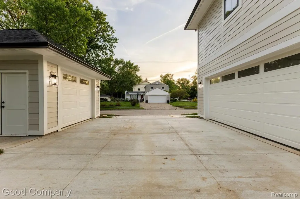 1231 Woodsboro Drive Royal Oak City MI 48067