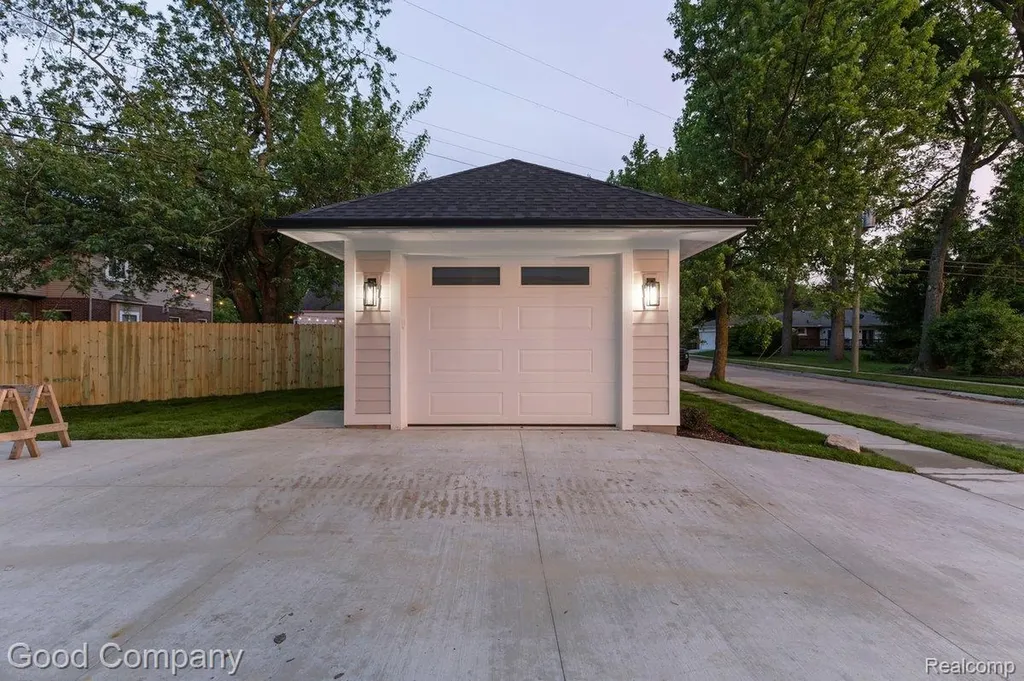1231 Woodsboro Drive Royal Oak City MI 48067