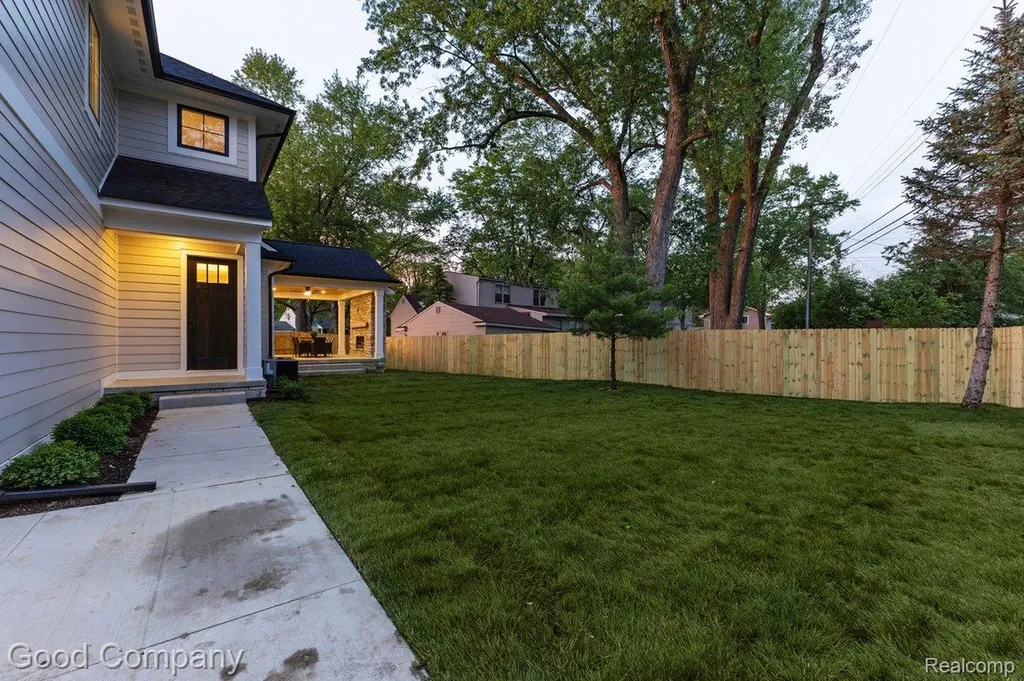 1231 Woodsboro Drive Royal Oak City MI 48067