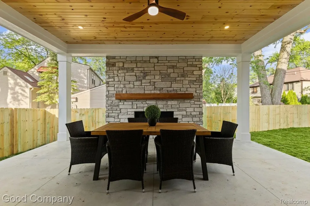 1231 Woodsboro Drive Royal Oak City MI 48067