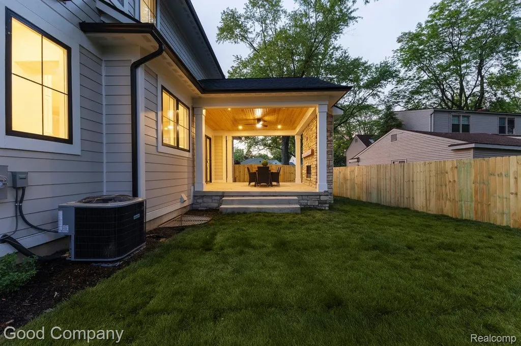 1231 Woodsboro Drive Royal Oak City MI 48067