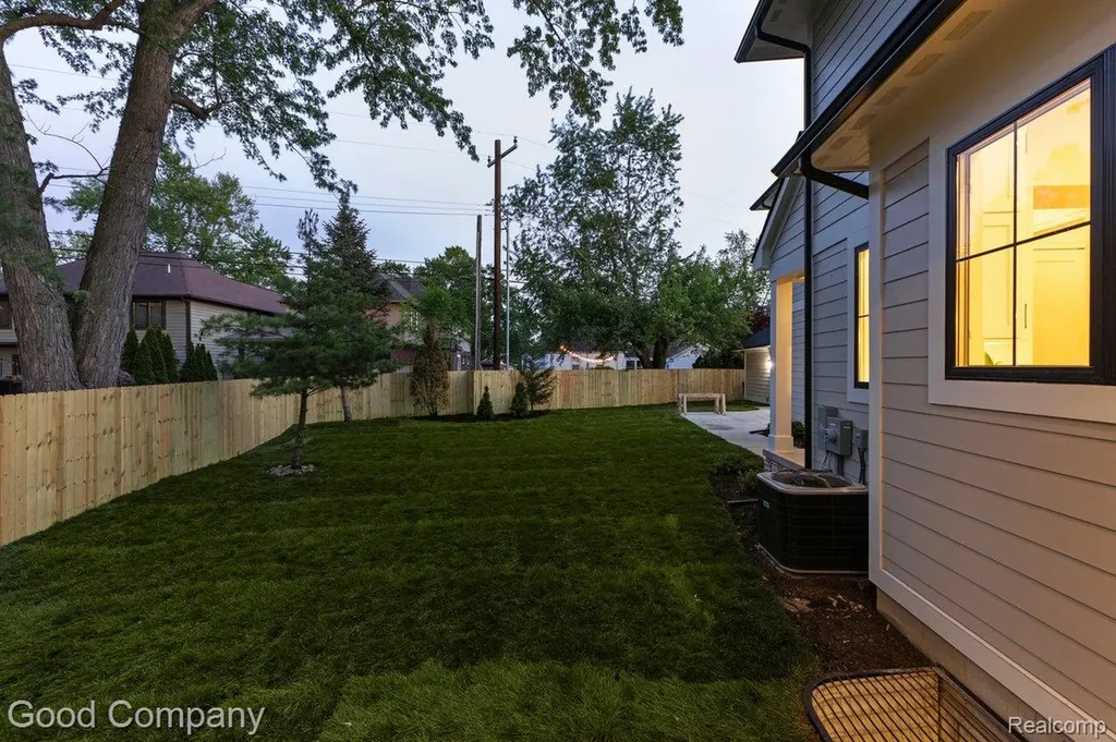 1231 Woodsboro Drive Royal Oak City MI 48067