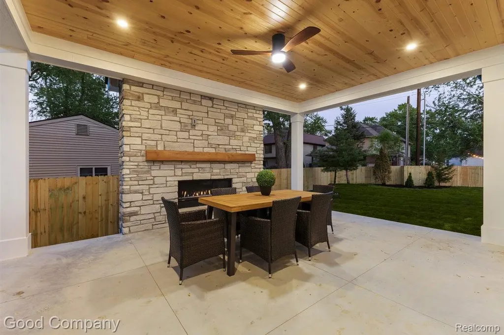 1231 Woodsboro Drive Royal Oak City MI 48067