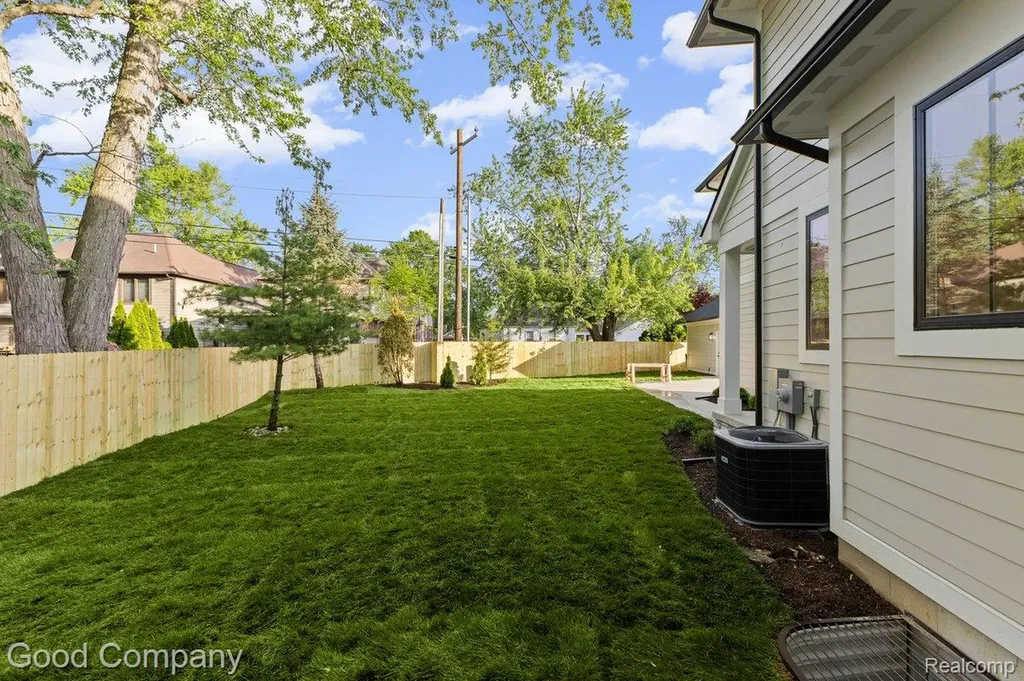 1231 Woodsboro Drive Royal Oak City MI 48067