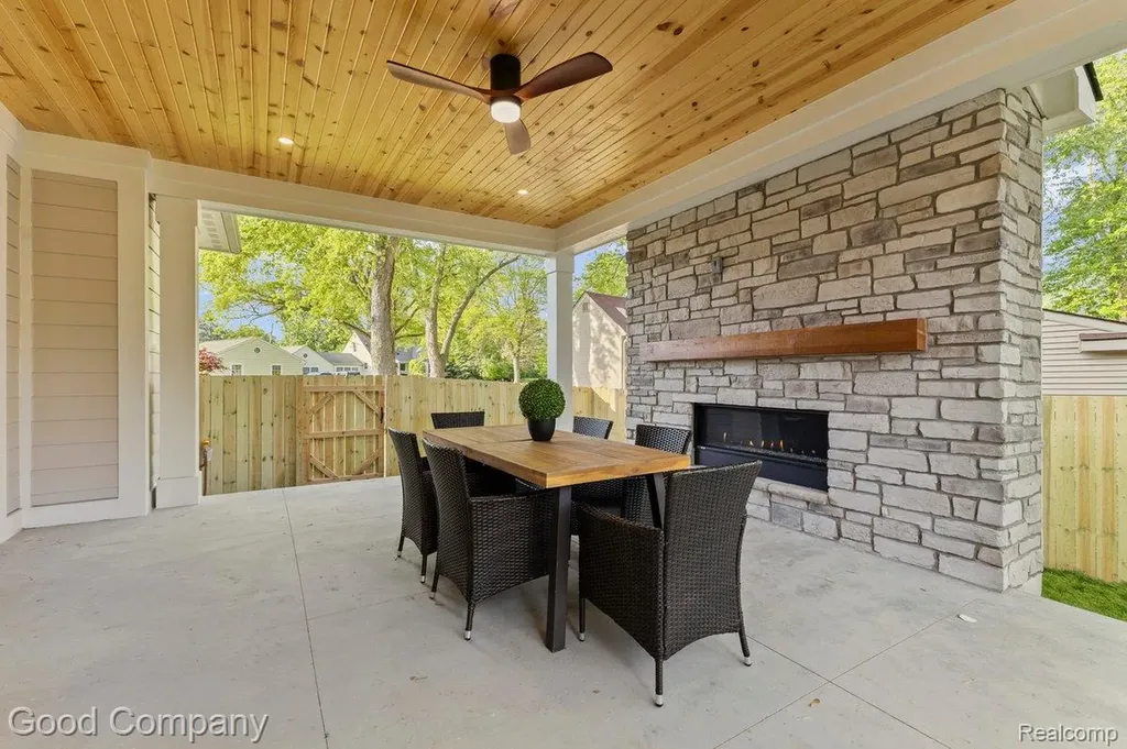 1231 Woodsboro Drive Royal Oak City MI 48067