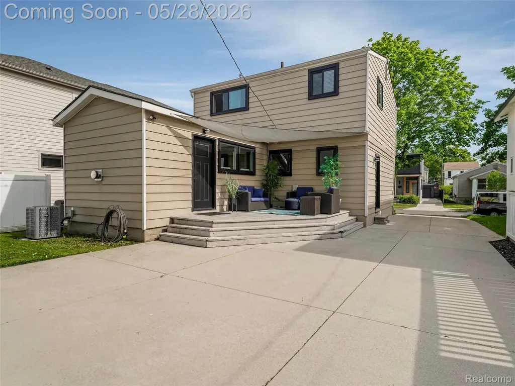 1323 Ruffner Avenue Birmingham City MI 48009