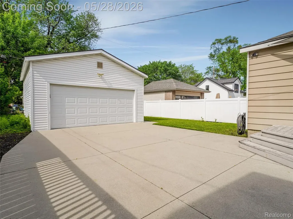 1323 Ruffner Avenue Birmingham City MI 48009