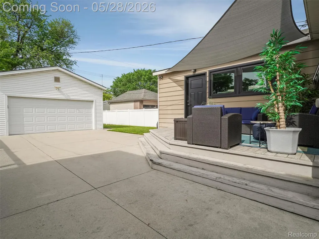 1323 Ruffner Avenue Birmingham City MI 48009