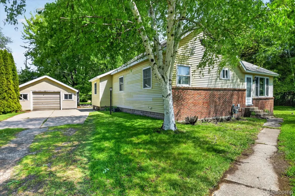 3660 Keewahdin Road Fort Gratiot Charter Township MI 48059