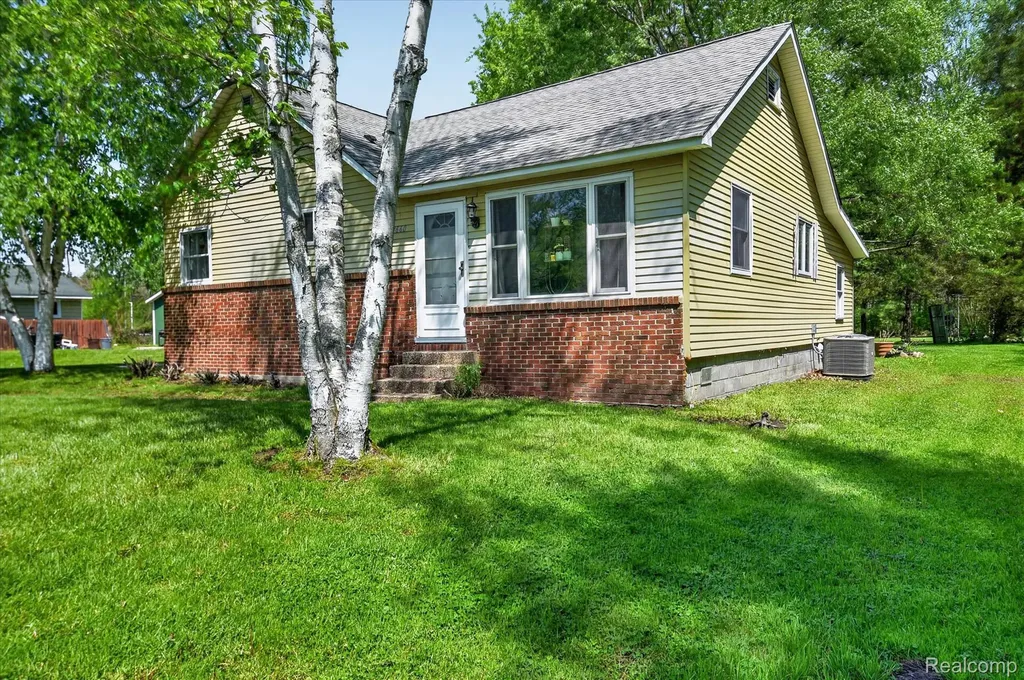 3660 Keewahdin Road Fort Gratiot Charter Township MI 48059
