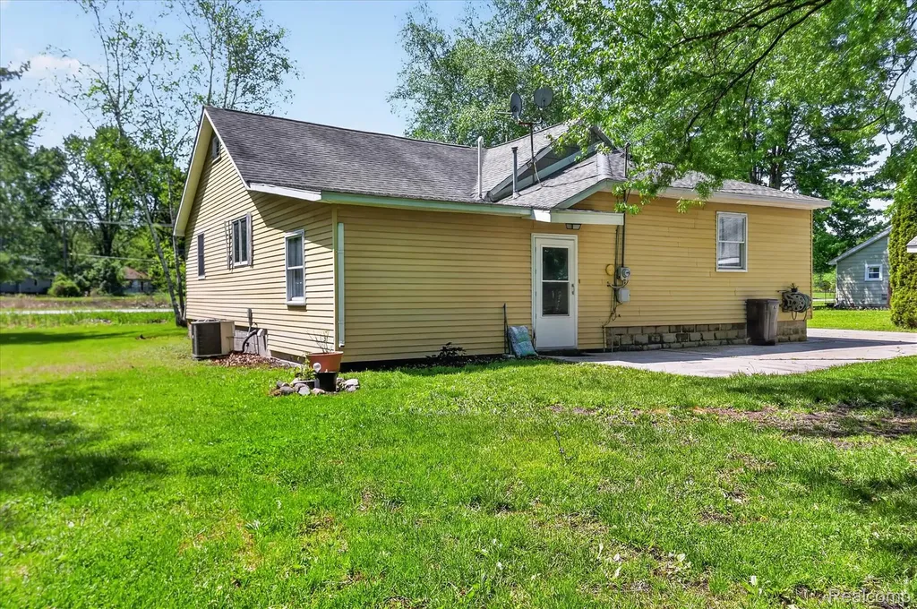 3660 Keewahdin Road Fort Gratiot Charter Township MI 48059