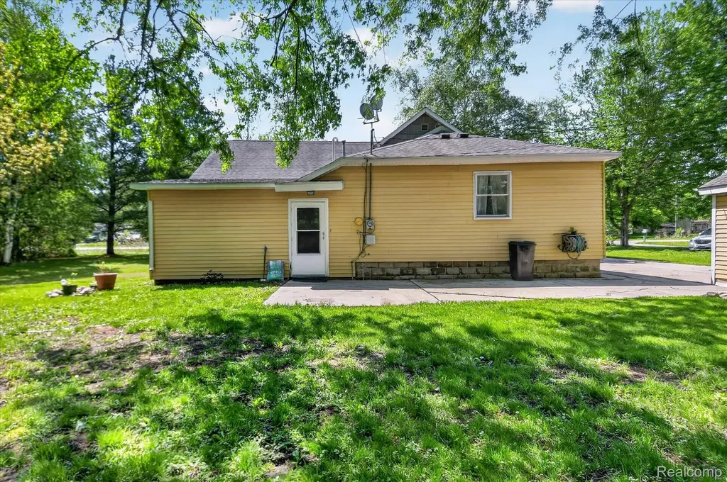 3660 Keewahdin Road Fort Gratiot Charter Township MI 48059