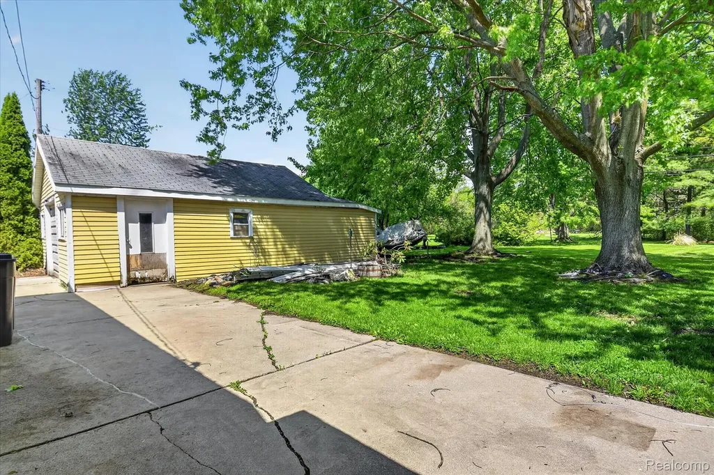 3660 Keewahdin Road Fort Gratiot Charter Township MI 48059