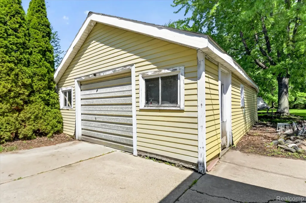 3660 Keewahdin Road Fort Gratiot Charter Township MI 48059