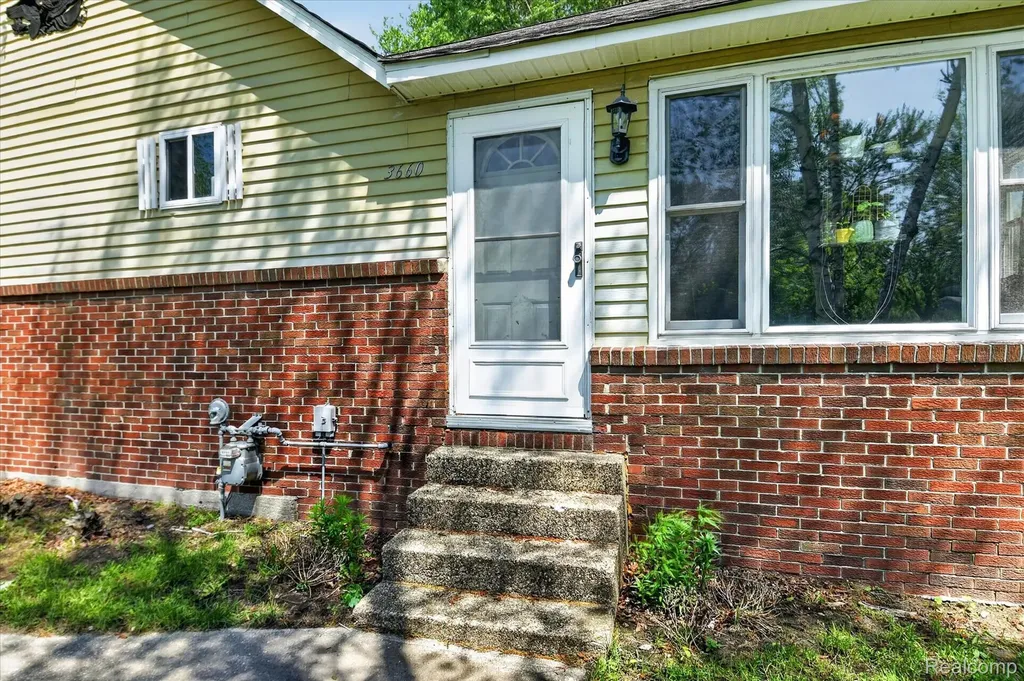 3660 Keewahdin Road Fort Gratiot Charter Township MI 48059