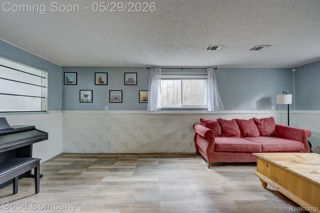 2410 E Lincoln Avenue Royal Oak City MI 48067