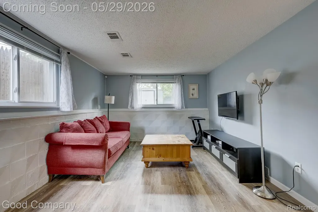 2410 E Lincoln Avenue Royal Oak City MI 48067