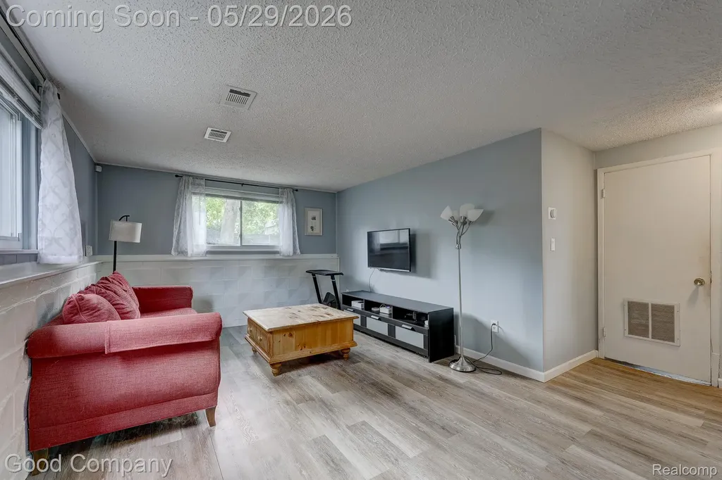 2410 E Lincoln Avenue Royal Oak City MI 48067