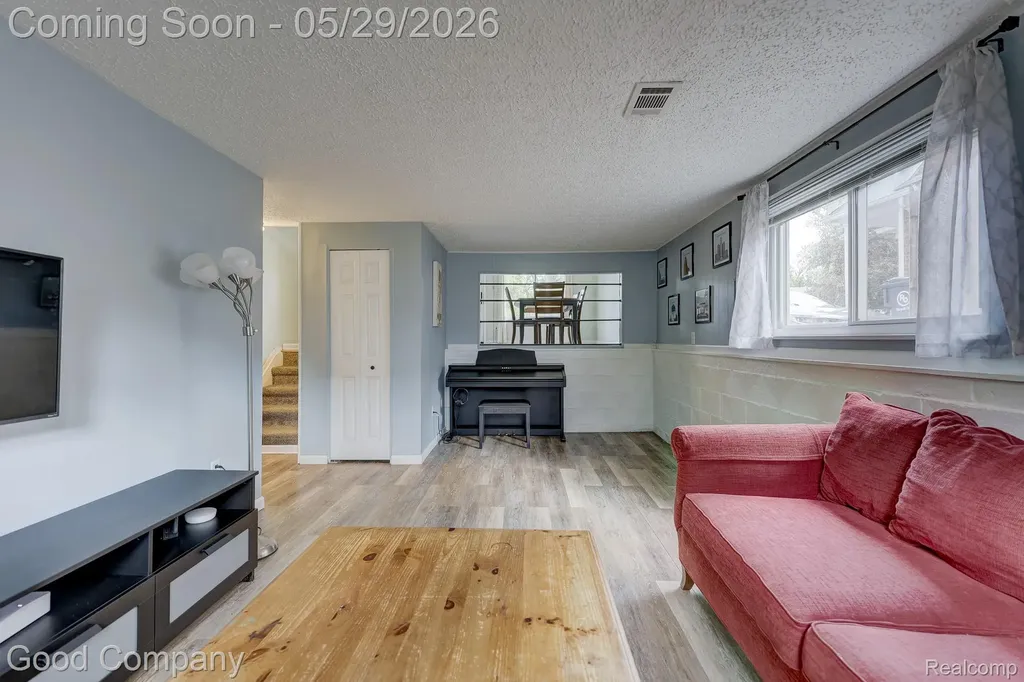 2410 E Lincoln Avenue Royal Oak City MI 48067