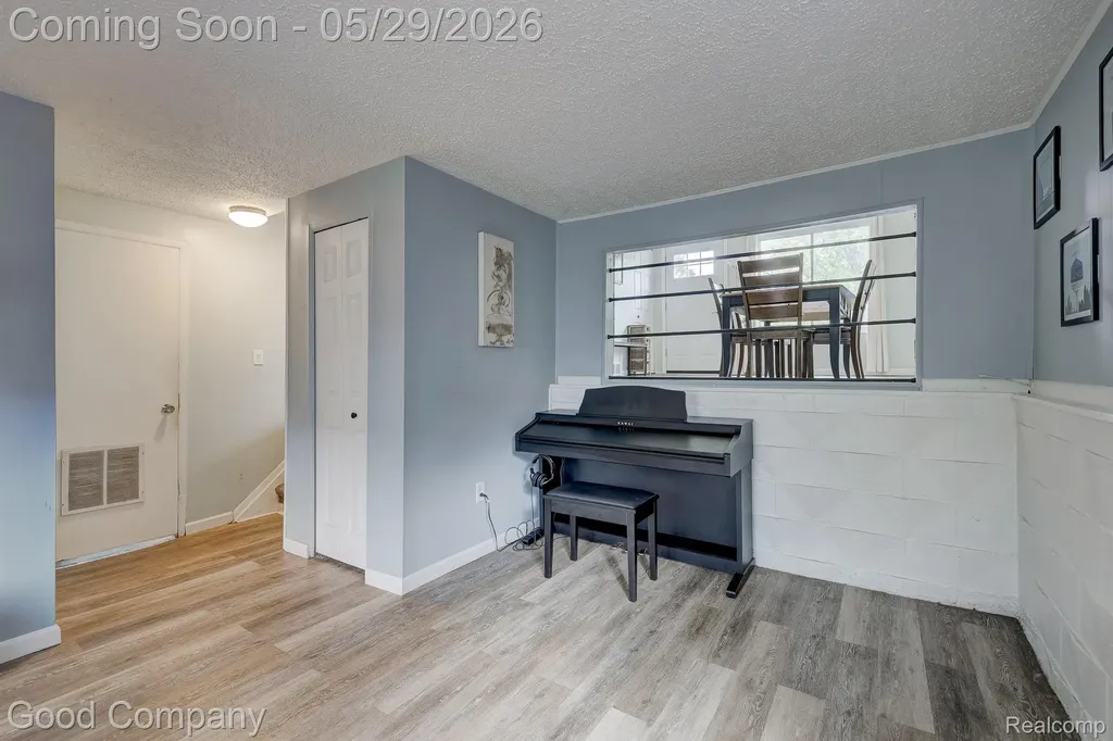 2410 E Lincoln Avenue Royal Oak City MI 48067