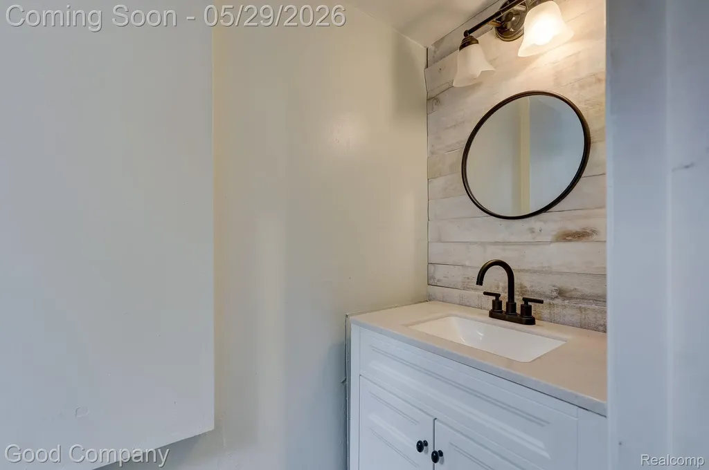 2410 E Lincoln Avenue Royal Oak City MI 48067