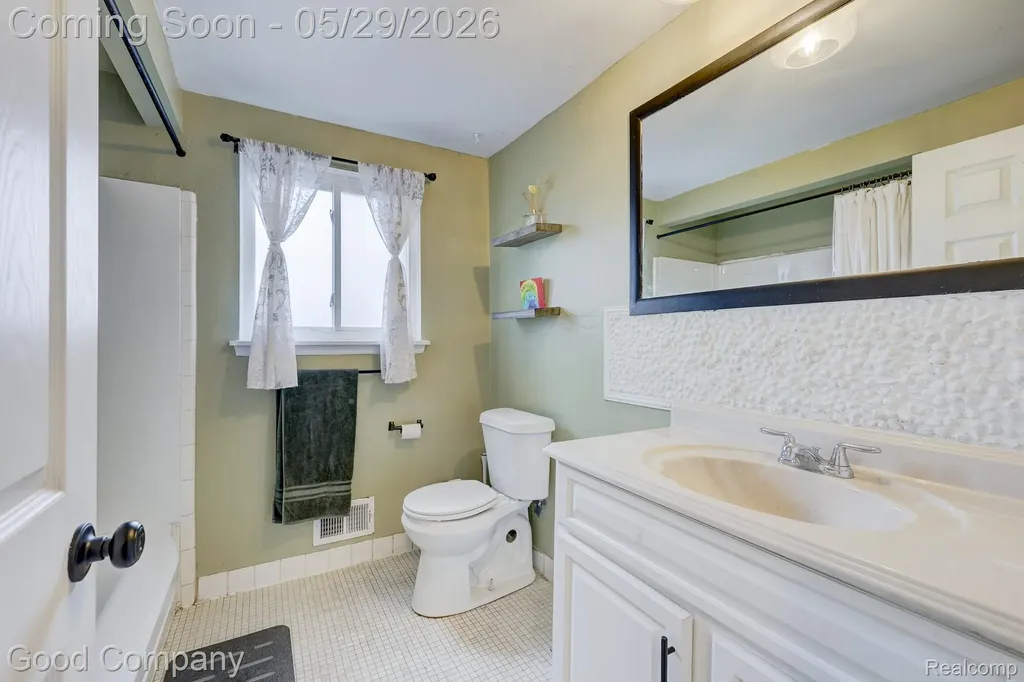 2410 E Lincoln Avenue Royal Oak City MI 48067