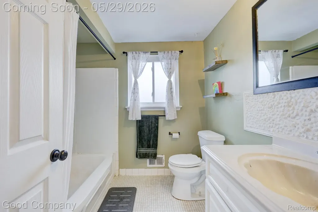 2410 E Lincoln Avenue Royal Oak City MI 48067