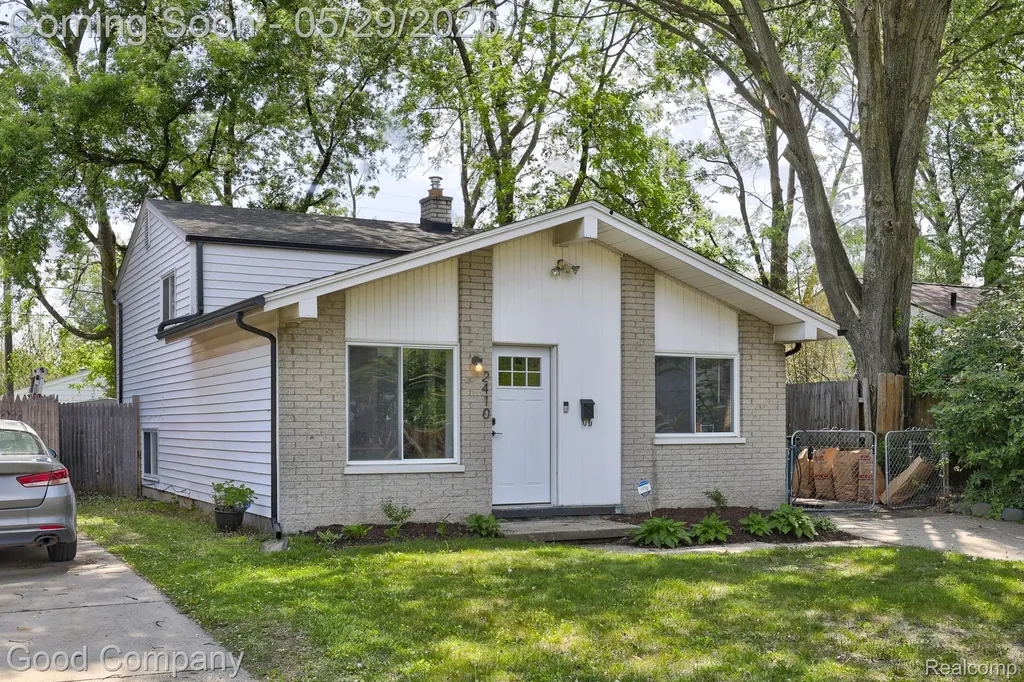 2410 E Lincoln Avenue Royal Oak City MI 48067