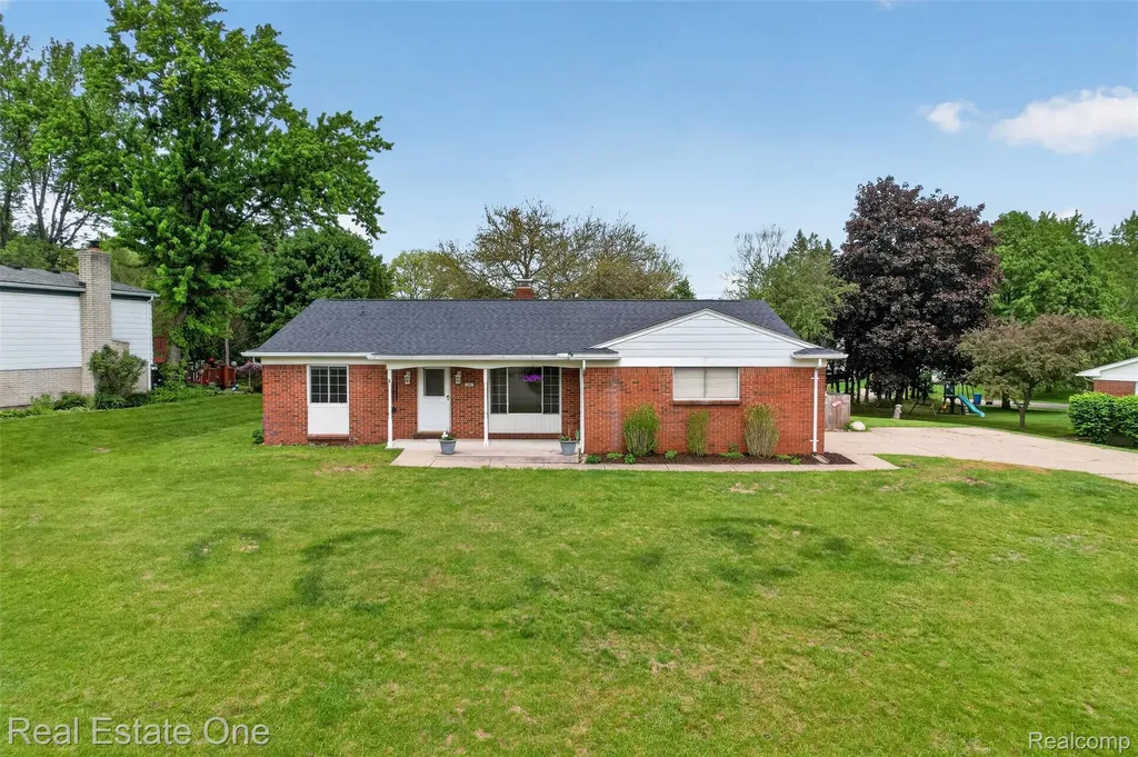 2802 Costa Mesa Road Waterford Charter Township MI 48329