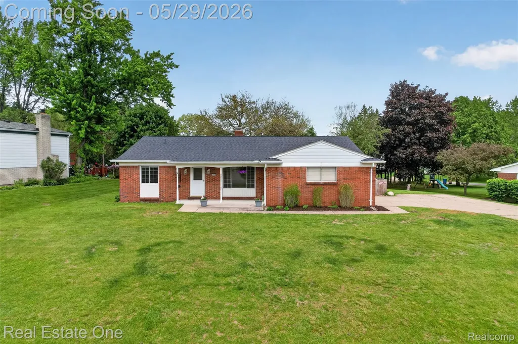 2802 Costa Mesa Road Waterford Charter Township MI 48329