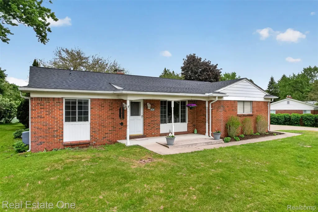 2802 Costa Mesa Road Waterford Charter Township MI 48329